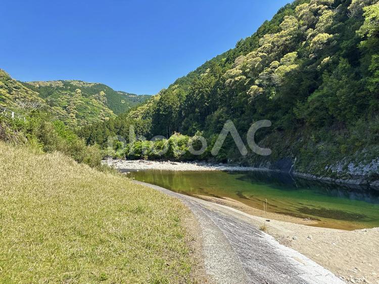 新宮市　高田川　清流 高田川,河川敷,清流の写真素材