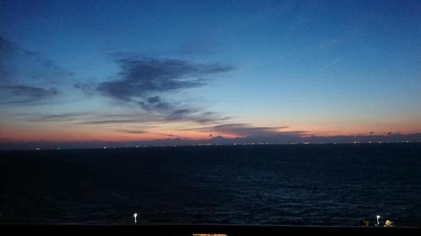 夕暮れの海 海,夕暮れ,空の写真素材