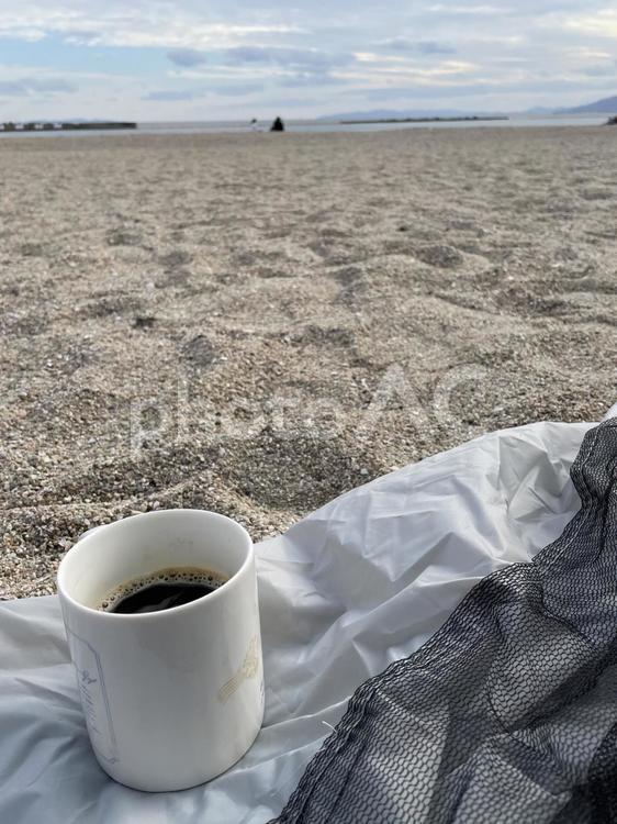 コーヒーと海 海,コーヒー,砂浜の写真素材