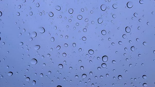 ガラスに残る雨粒 ガラスに残る雨粒 背景,水玉,雫の写真素材