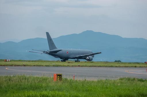 鳥取県にある地方空港の風景 鳥取県にある地方空港の風景 飛行機,航空機,旅客機の写真素材