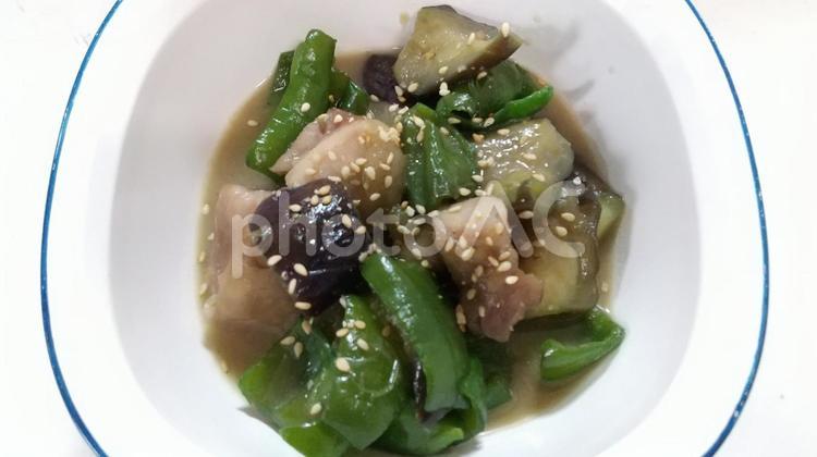 鳥もも肉&ピーマン&茄子の味噌炒め 鳥もも肉,茄子,ピーマンの写真素材