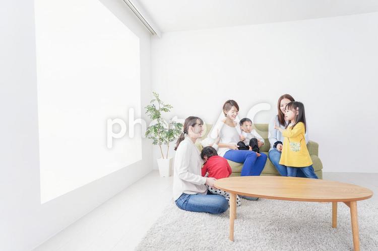 ママ友と子供たち ママ,託児所,幼児の写真素材