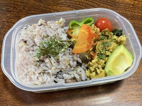 雑穀米とキーマカレー弁当 雑穀米とキーマカレー弁当の写真