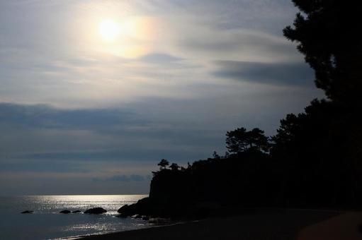 日本の夜明け 日本の夜明け 高知,桂浜,夜明けの写真素材