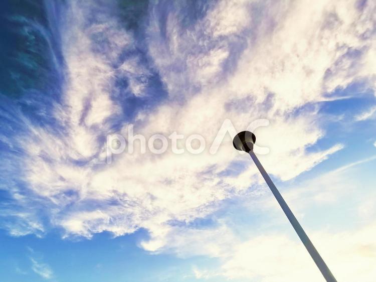 街頭と夕空 空,街灯,夕方の写真素材