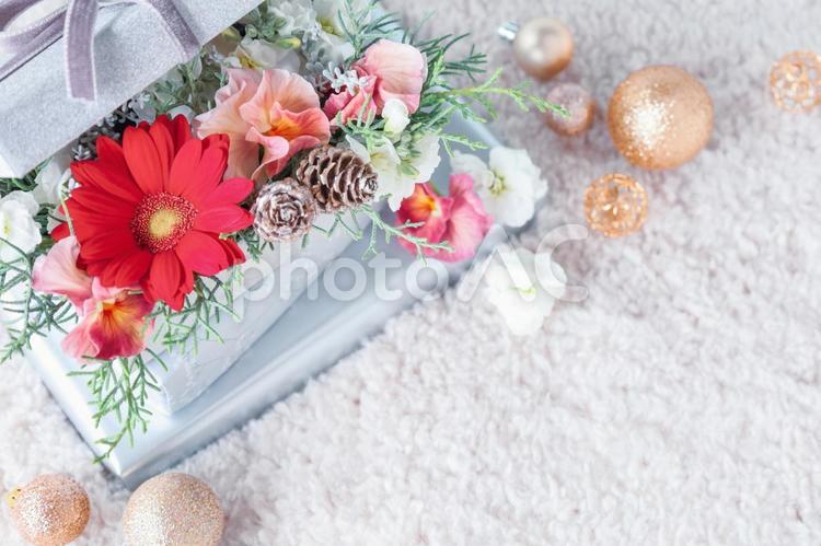 クリスマスカラーのフラワーギフト クリスマス,生花,花の写真素材