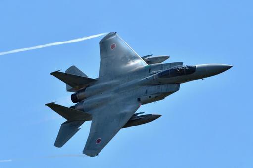 虹色のベイパーを纏うF-15J 虹色のベイパーを纏うF-15Jの写真