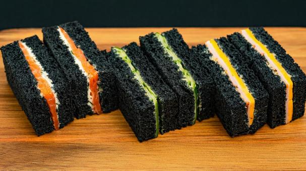 竹炭サンドウィッチ1 竹炭サンドウィッチ1 竹炭サンドイッチ,竹炭サンドウィッチ,食パンの写真素材