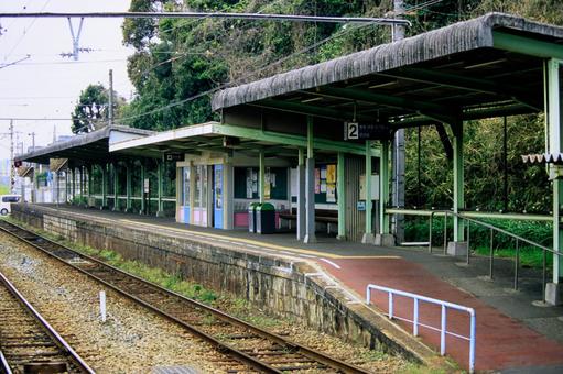 Nishi-Nippon Railroad Kashiikaen-mae Station old platform 2, JPG