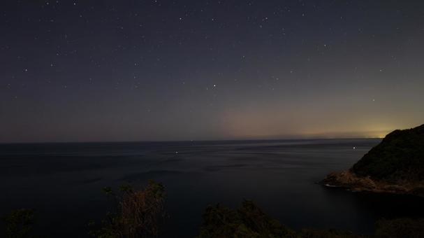 星々が海に溶ける夜 大海原,星,夜空の写真素材