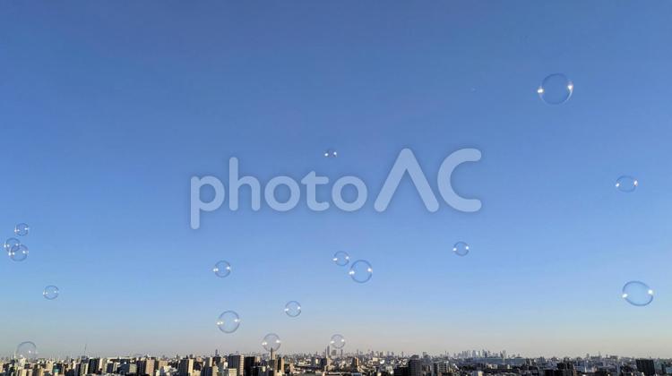 しゃぼん玉と町並み 町並み,シャボン玉,背景の写真素材