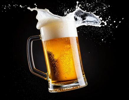 ビール(黒背景) ビール(黒背景)の写真
