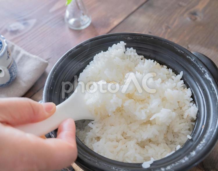 日本米を土鍋で炊いて食べてみる　新米の米 日本米,土鍋,炊くの写真素材