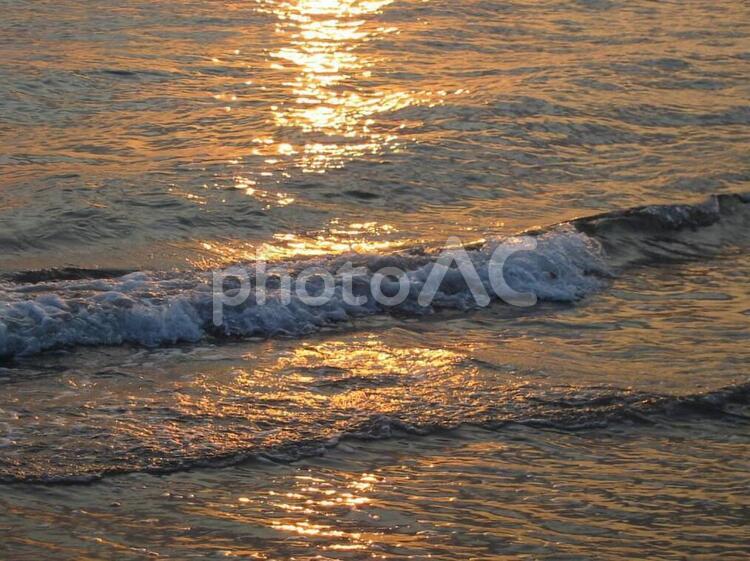 夕暮れ 夕暮れ,浜辺,海の写真素材