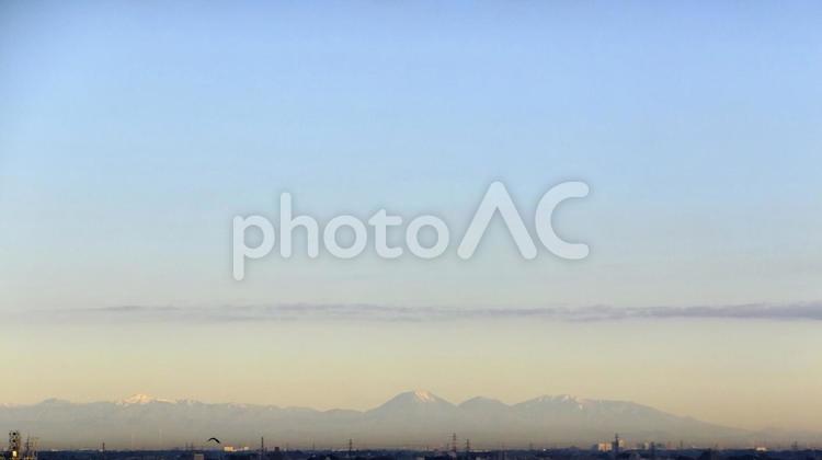朝の街と男体山の遠望 男体山,日光,朝の写真素材