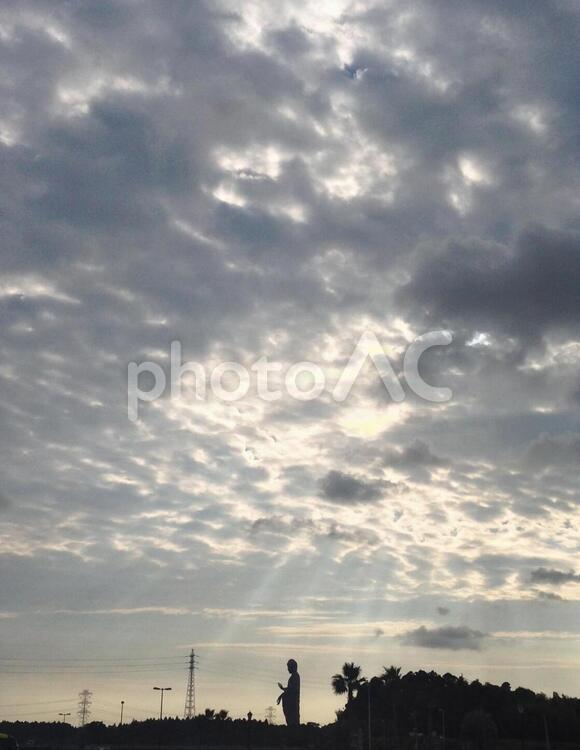 神々しい大仏様 大仏,光,雲の写真素材
