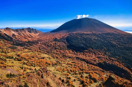 紅葉の日本百名山の浅間山 紅葉,秋,日本百名山の写真素材