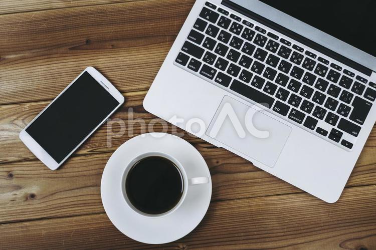 パソコンとスマホと珈琲 コーヒー,珈琲,飲み物の写真素材