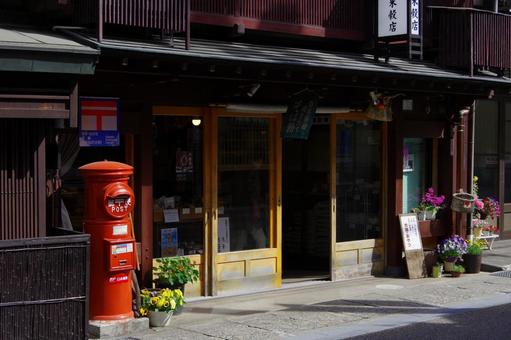 郡上八幡 丸形ポスト 町並み 建物 郡上八幡 丸形ポスト 町並み 建物の写真