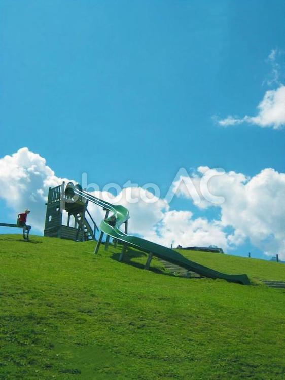 スイスの山の上の公園の滑り台 スイス,子供,滑り台の写真素材