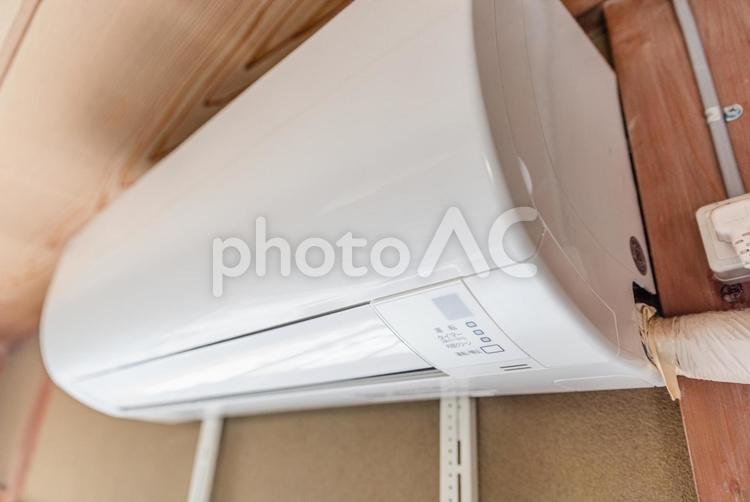 和室にあるエアコン　広角 エアコン,暖房,冷房の写真素材