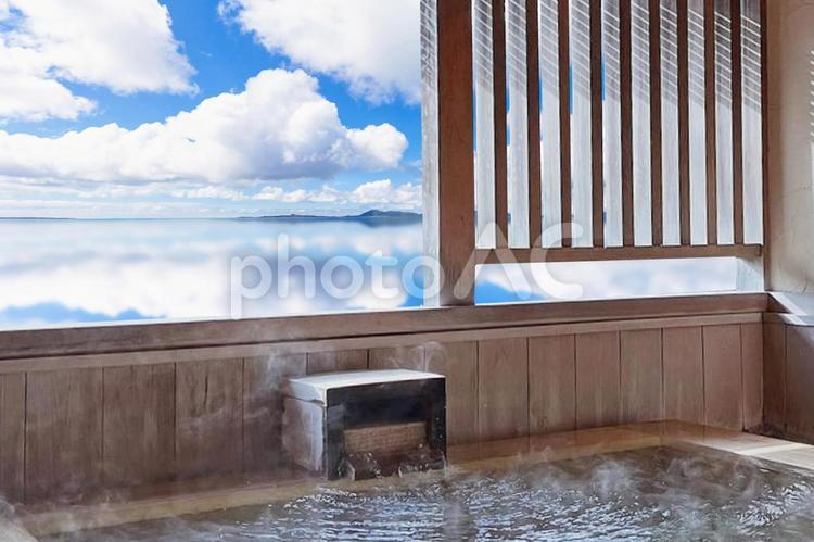 海と温泉のイメージ 温泉,露天風呂,旅の写真素材