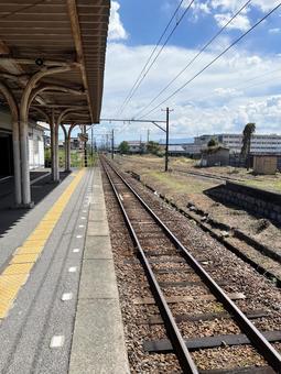 駅のホーム(養老鉄道広神戸駅) 駅のホーム(養老鉄道広神戸駅) 駅,線路,ホームの写真素材