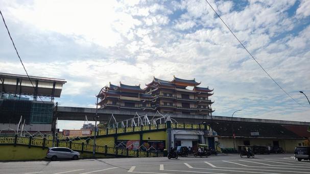 眩しい太陽　町並み 大通り,市街地,道路の写真素材