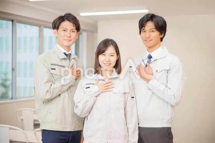 作業着をきた男女 工場,作業着,エンジニアの写真素材