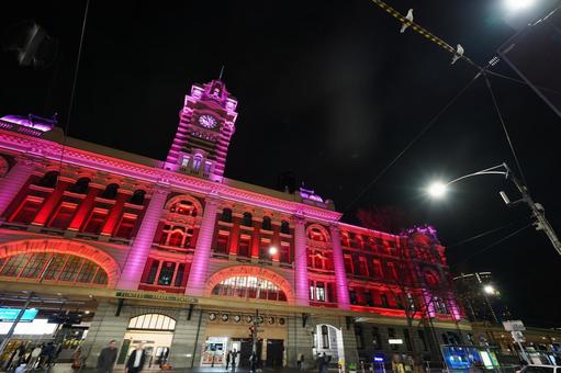 夜に輝くメルボルン駅舎 夜に輝くメルボルン駅舎の写真