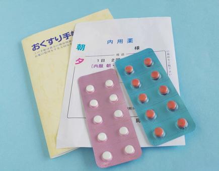 お薬手帳と診察 飲み薬 薬 錠剤 お薬手帳と診察 飲み薬 薬 錠剤 お薬手帳,薬,診察の写真素材