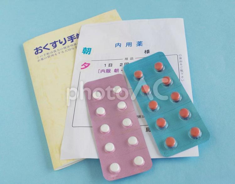 お薬手帳と診察  飲み薬  薬 錠剤 お薬手帳,薬,診察の写真素材