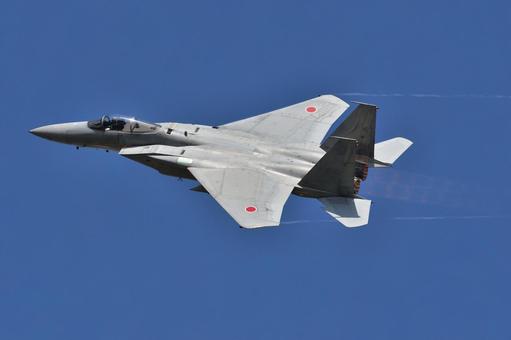 F-15 機動飛行 背中チラ見せ F-15 機動飛行 背中チラ見せ fー15,戦闘機,機動飛行の写真素材