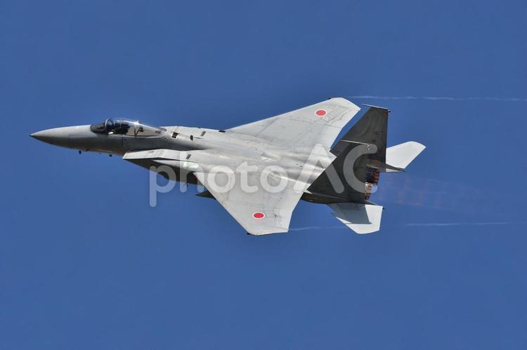 F-15 機動飛行 背中チラ見せ fー15,戦闘機,機動飛行の写真素材