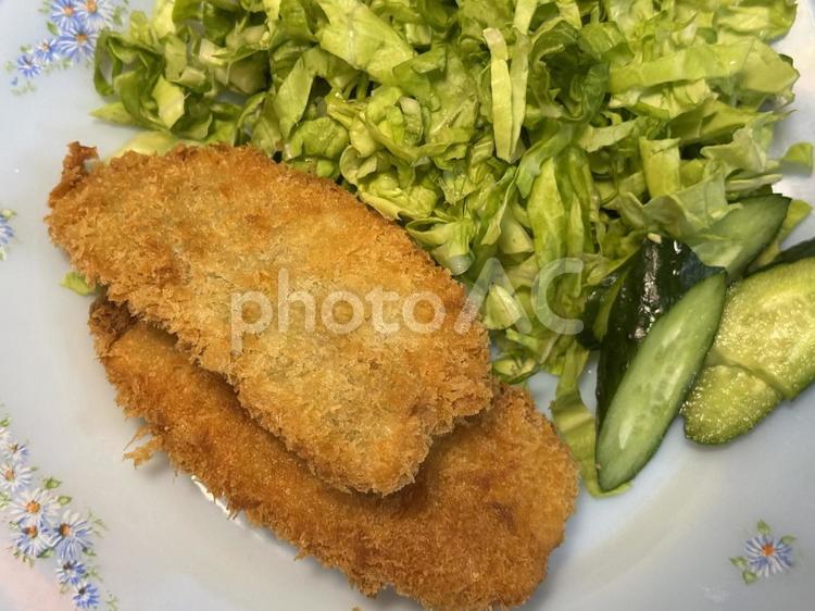 アジフライと野菜 野菜,アジフライ,ディナーの写真素材