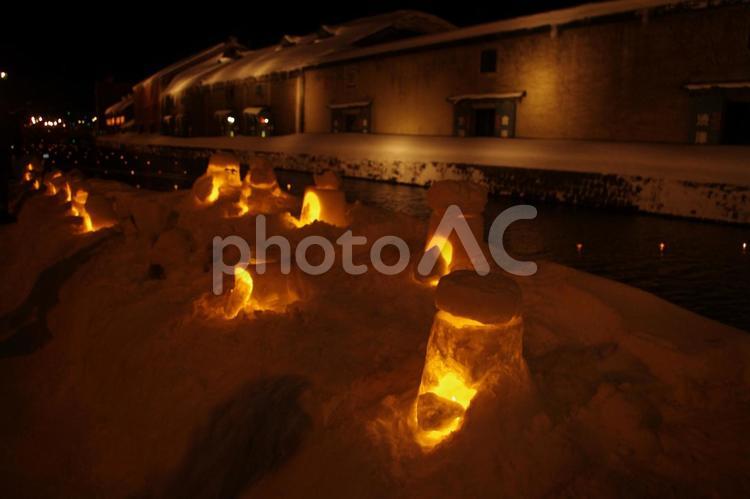 小樽運河　倉庫街のライトアップと雪灯籠 小樽,運河,ライトアップの写真素材