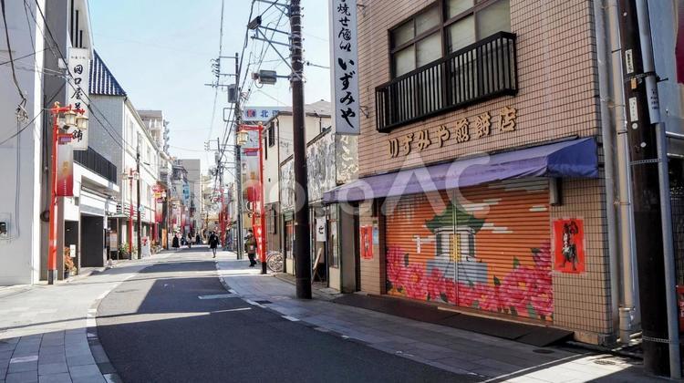 西新井大師付近のレトロな街・足立区西新井 早春,西新井大師,付近の写真素材