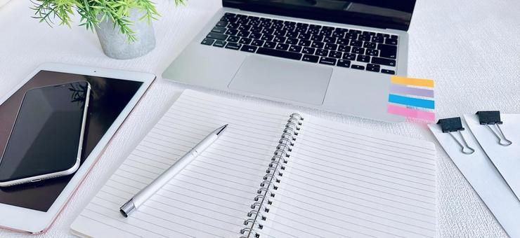 ビジネスイメージ 書類作成 デスクワーク ビジネスイメージ 書類作成 デスクワーク ビジネスイメージ,デスクワーク,書類作成の写真素材