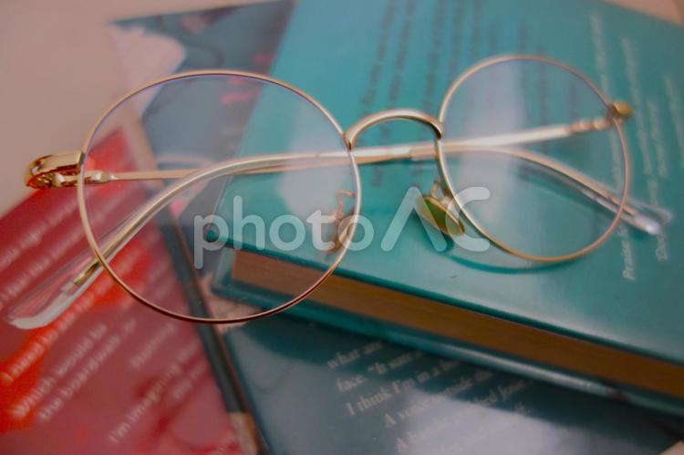 眼鏡と洋書 眼鏡,読書,本の写真素材
