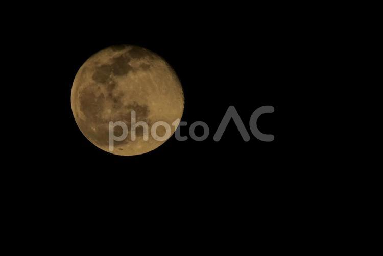 月齢16.4／満月の翌日～寝待月 満月,月,夜の写真素材