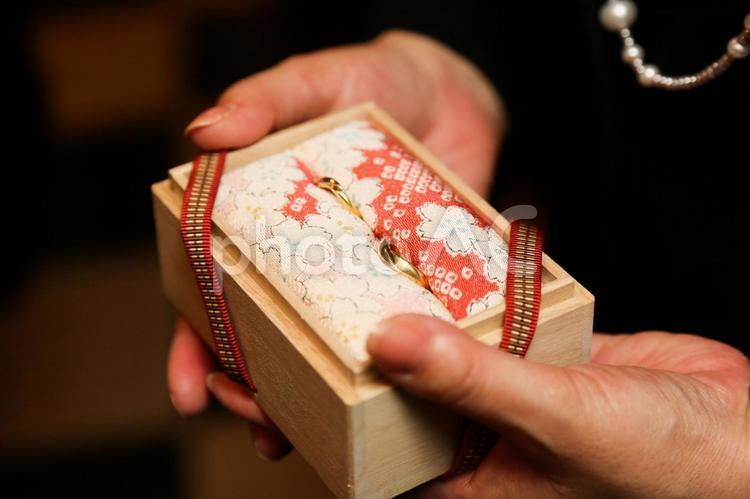 結婚式　和装　指輪　手元 神前式,神前,神殿の写真素材