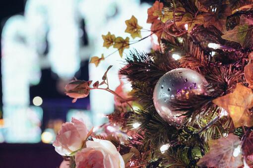 クリスマスツリーとイルミネーションの輝き クリスマス,クリスマスツリー,クリスマス飾りの写真素材