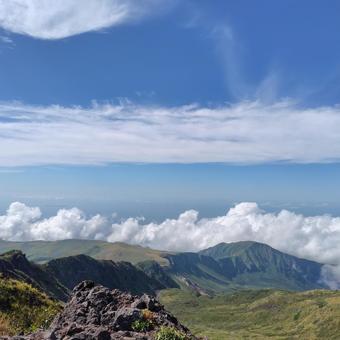 雲海と青空 登山,山頂,岩場の写真素材