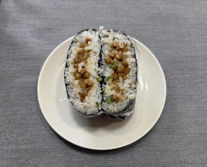 納豆おにぎらず 納豆おにぎらず おにぎらず,おにぎり,納豆の写真素材
