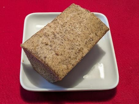 白磁の角皿のコーヒーのバウムクーヘン 洋菓子,焼き菓子,スイーツの写真素材