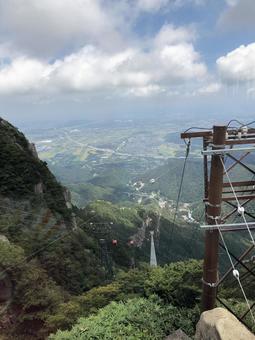 ロープウェイからの景色 ロープウェイ,空,景色の写真素材