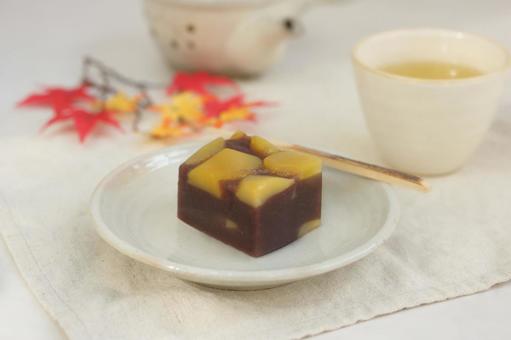 秋の和菓子 栗羊羹 秋の和菓子 栗羊羹の写真