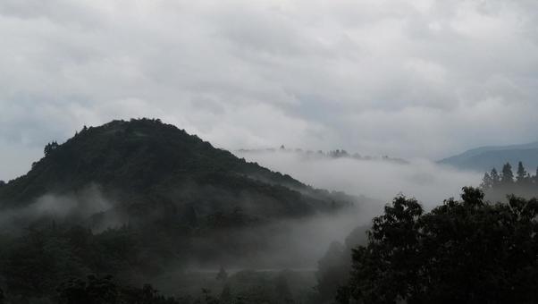 霧と山 霧と山の写真