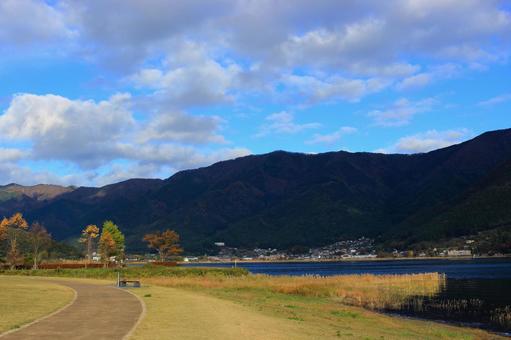 秋の河口湖周辺 秋の河口湖周辺 河口湖周辺,河口湖,湖の写真素材